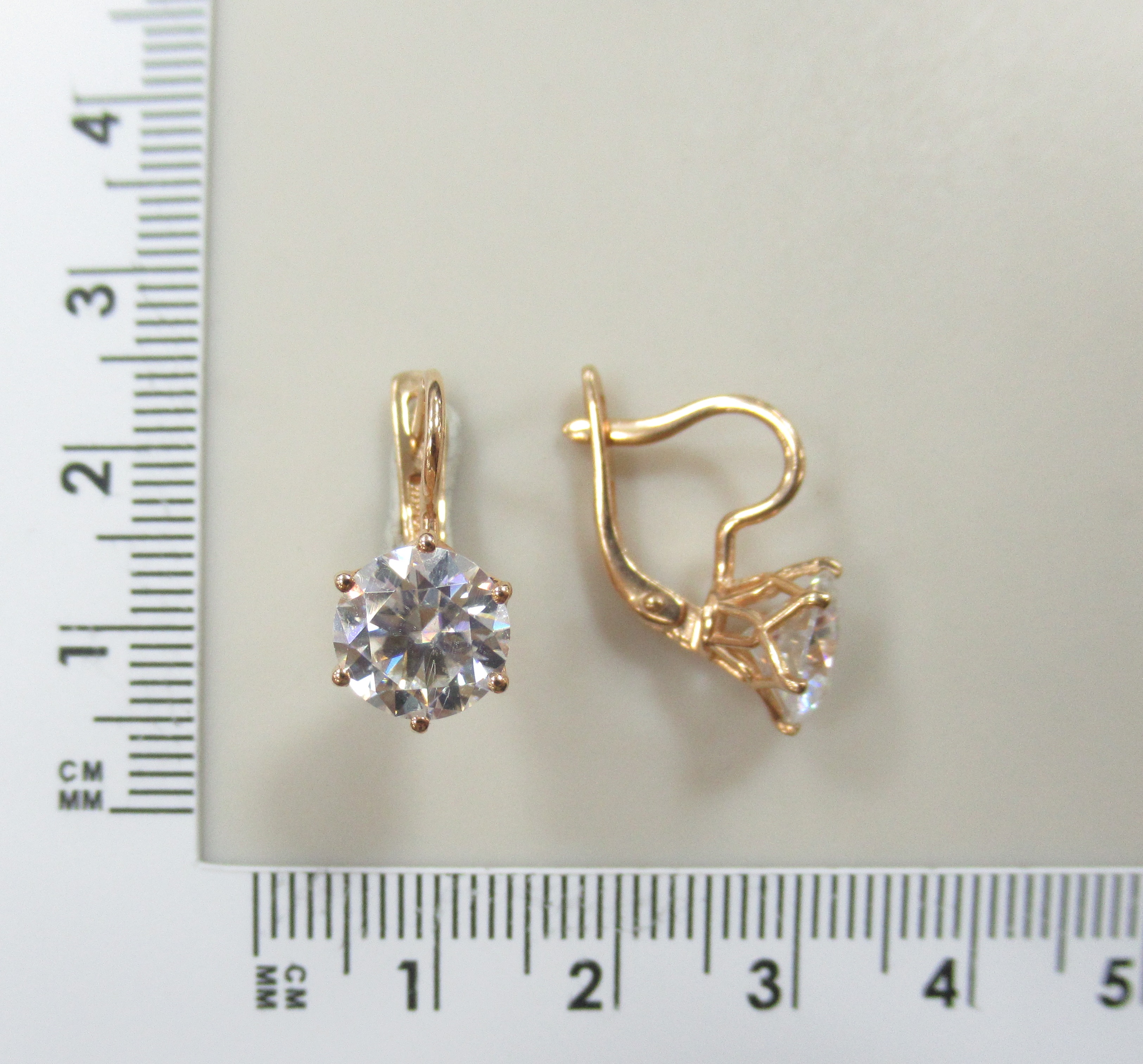 Серебряные серьги с муассанитами